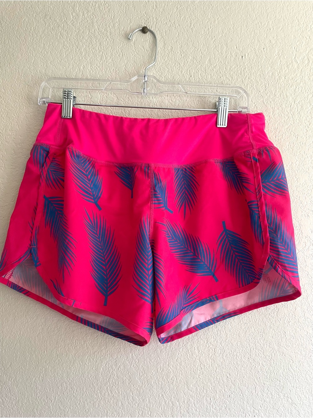 TREIGN Palm Print Women's Active Shorts